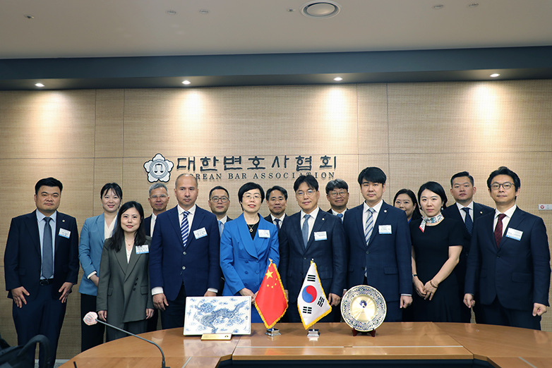 参加中韩两国律协研讨会